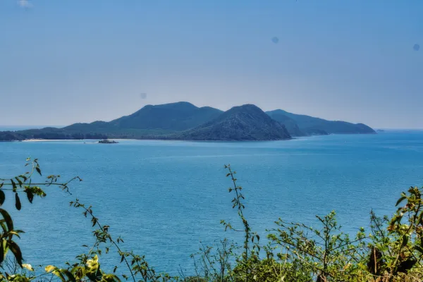 Cliff-viewpoint-Hat-Yao-Beach-cover