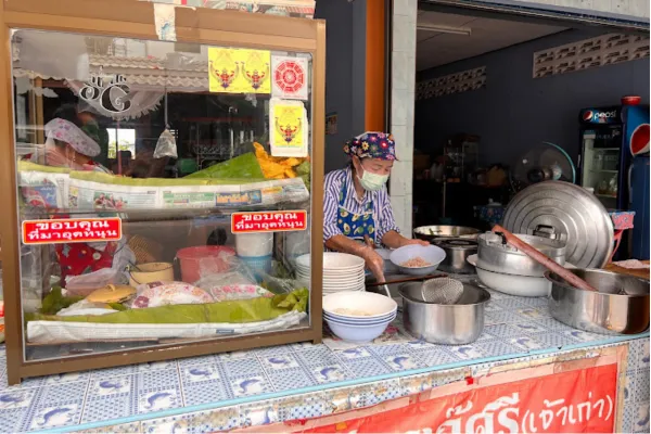 Jay-Sri-Noodle-Restaurant-samaesarn-cover