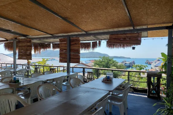 Sarawat-Joe-Fish-Noodle-Restaurant-samaesarn-cover