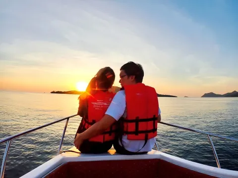 Captured-on-the-bow-of-the-boat-with-stunning-views-of-Koh-Rong-Khon-Rong-Nang-Samaesarn