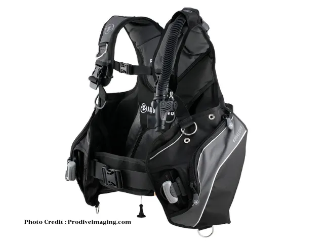 BCD-(Buoyancy Control Device)-blog-อุปกรณ์ดำน้ำพื้นฐานสำหรับมือใหม่ พร้อมวิธีเลือกให้เหมาะกับทุกทริป